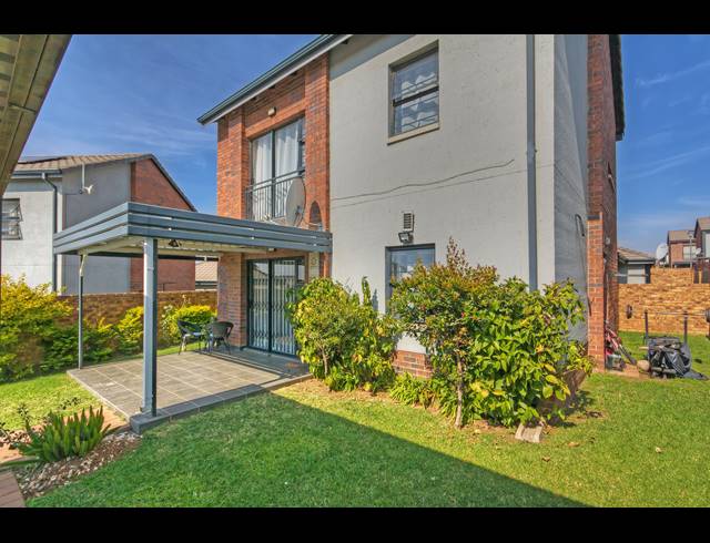 3 BEDROOM HOUSE FOR SALE IN COSMO CITY